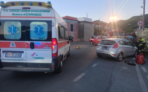 Schianto all’alba tra auto e un piccolo autocarro a Carasco, un ferito