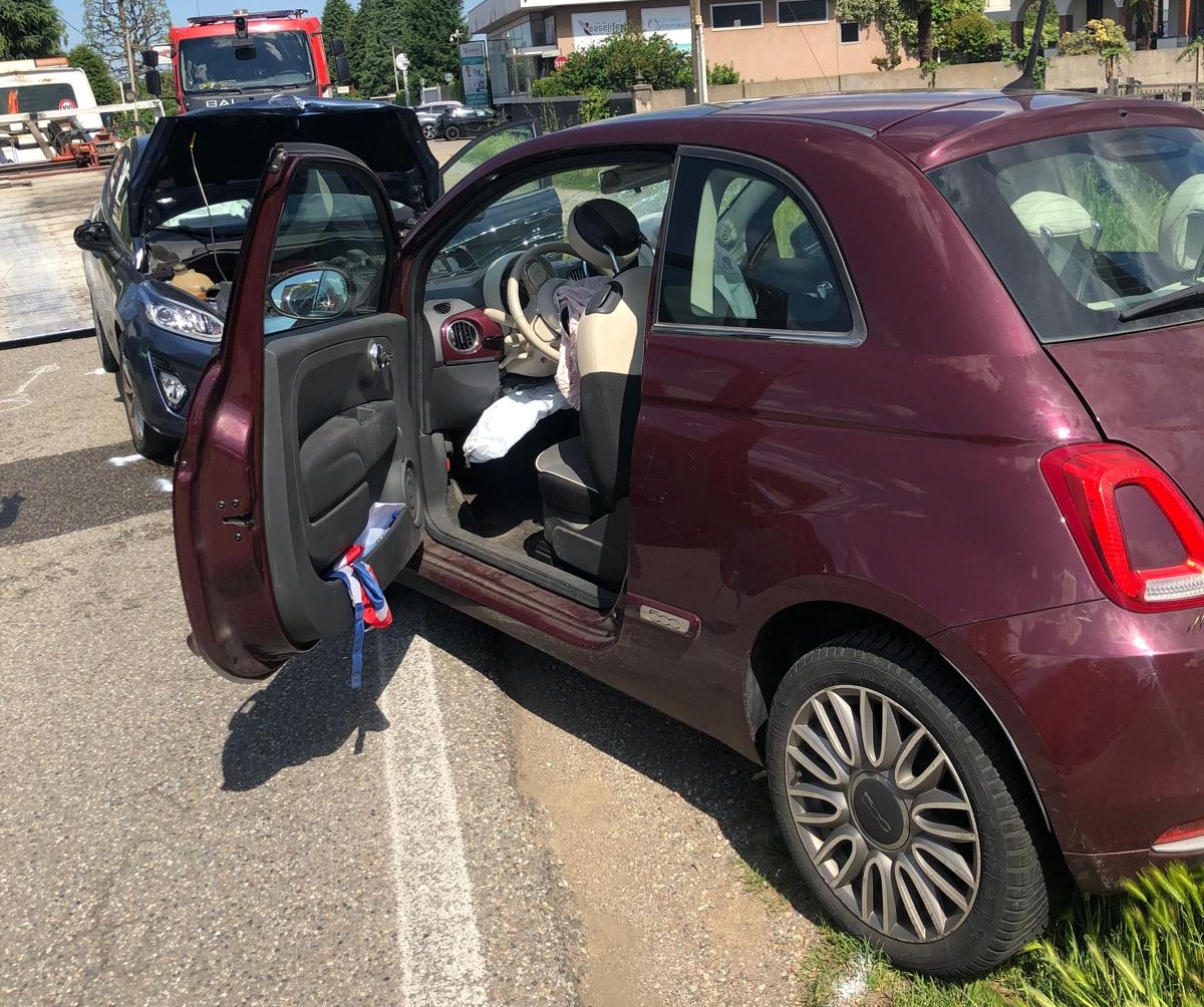 Scontro frontale tra due auto, paura a Castano Primo