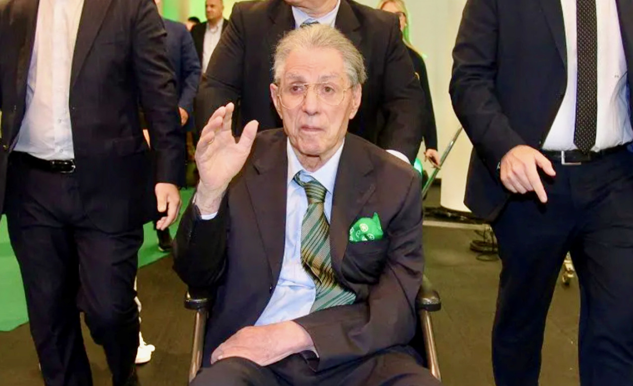 Scontro in Consiglio comunale a Seriate sul minuto di silenzio dedicato a Umberto Bossi