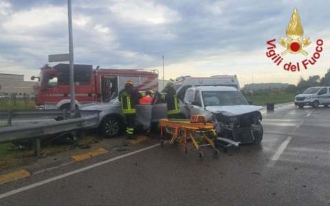 Scontro tra auto e furgone sulla provinciale 482: soccorsi a Valdaro
