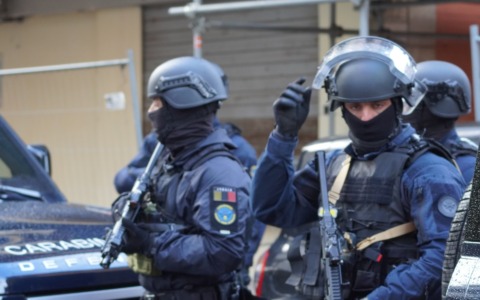 Sequestri, torture, estorsioni e bombe: sei arresti. VIDEO