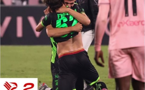 Serie B, al Palermo non basta il 2-0: il Catanzaro vola in finale