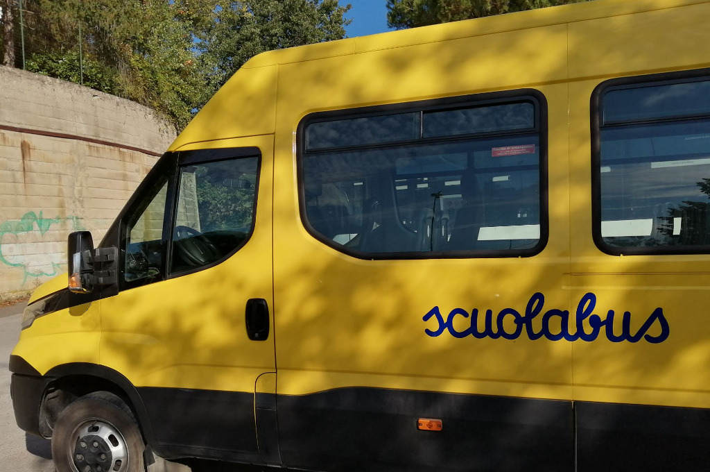 Servizio di trasporto scolastico, aperte le iscrizioni a Chiavari per l’anno scolastico 2026/2027