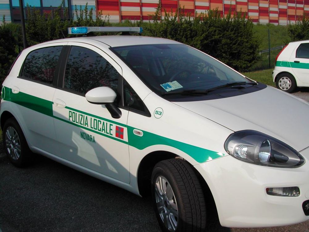 Si fingono dipendenti del Comune per truffare un anziano: la Polizia locale di Novara sventa il raggiro