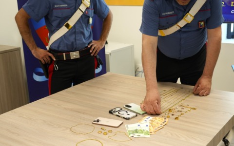 Si spacciavano per Carabinieri, ma erano truffatori: due giovani in manette