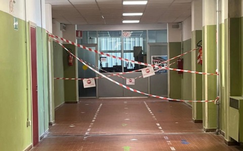 Sicurezza scolastica, Aldini Valeriani situazioni strutturali precarie. La denuncia di chi frequenta l’Istituto
