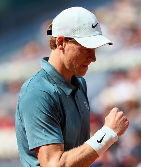 Sinner saluta il Roland Garros: Cerundolo vince in rimonta, ma…