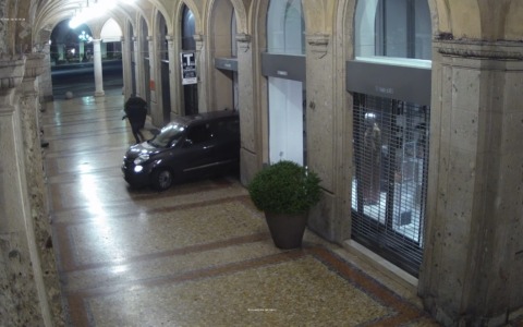 Spaccate a Bergamo e provincia, le associazioni chiedono misure urgenti: «In frantumi anni di sacrifici»