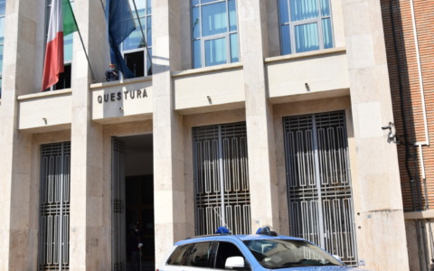 Spaccio di droga e pregiudicati, bar chiuso dalla Polizia per 15 giorni