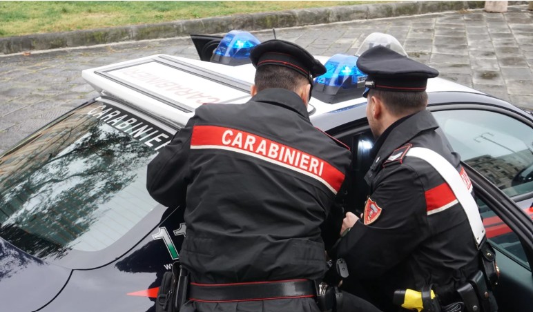 Spaccio nel parcheggio del Conad di Pettenasco: due arresti dei Carabinieri
