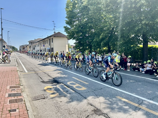 SPECIALE GIRO D’ITALIA – Il video dell’ingresso a Vercelli (dai Cappuccini) del cordone centrale della corsa