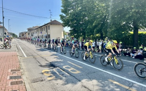 SPECIALE GIRO D’ITALIA – Il video dell’ingresso a Vercelli (dai Cappuccini) del gruppo di testa