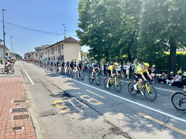SPECIALE GIRO D’ITALIA – Il video dell’ingresso a Vercelli (dai Cappuccini) del gruppo di testa