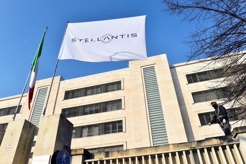 Stellantis presenta il piano “FaSTLAne 2030” da 60 miliardi: Cassino resta in attesa