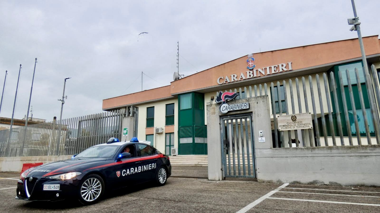 Straniero preso a botte, denunciati cinque giovani. Pronto il Daspo