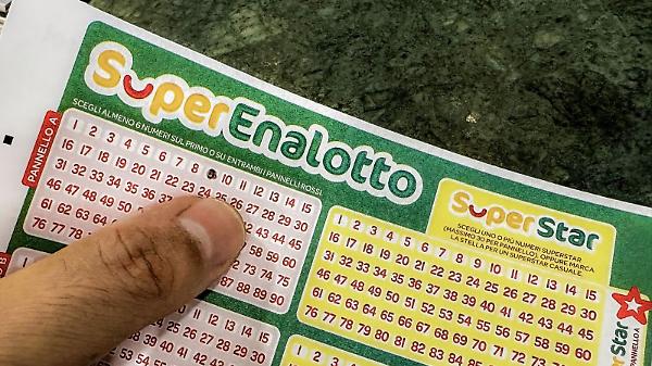 SuperEnalotto, colpo da 590 mila euro a Firenze: caccia al vincitore del “5+1”