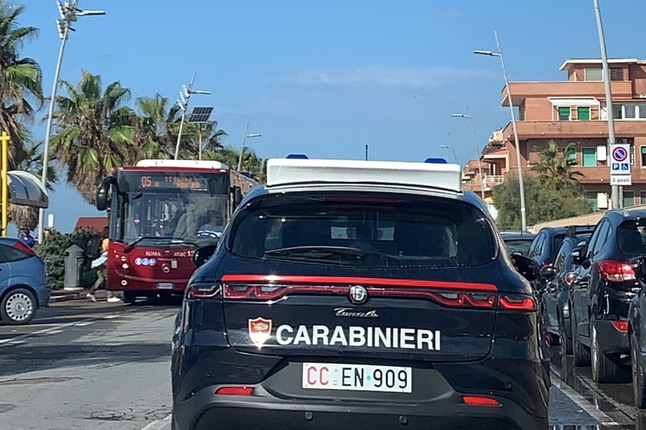 Tenta di rapire una bambina di 2 anni nel Viterbese, bloccato da passanti
