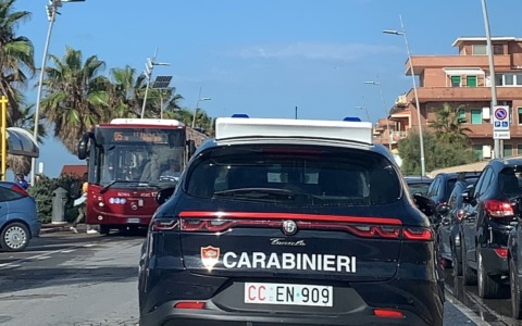 Tenta di rapire una bambina di 2 anni nel Viterbese, bloccato da passanti
