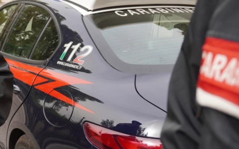 Tenta di togliersi la vita con una pistola: salvato dai Carabinieri