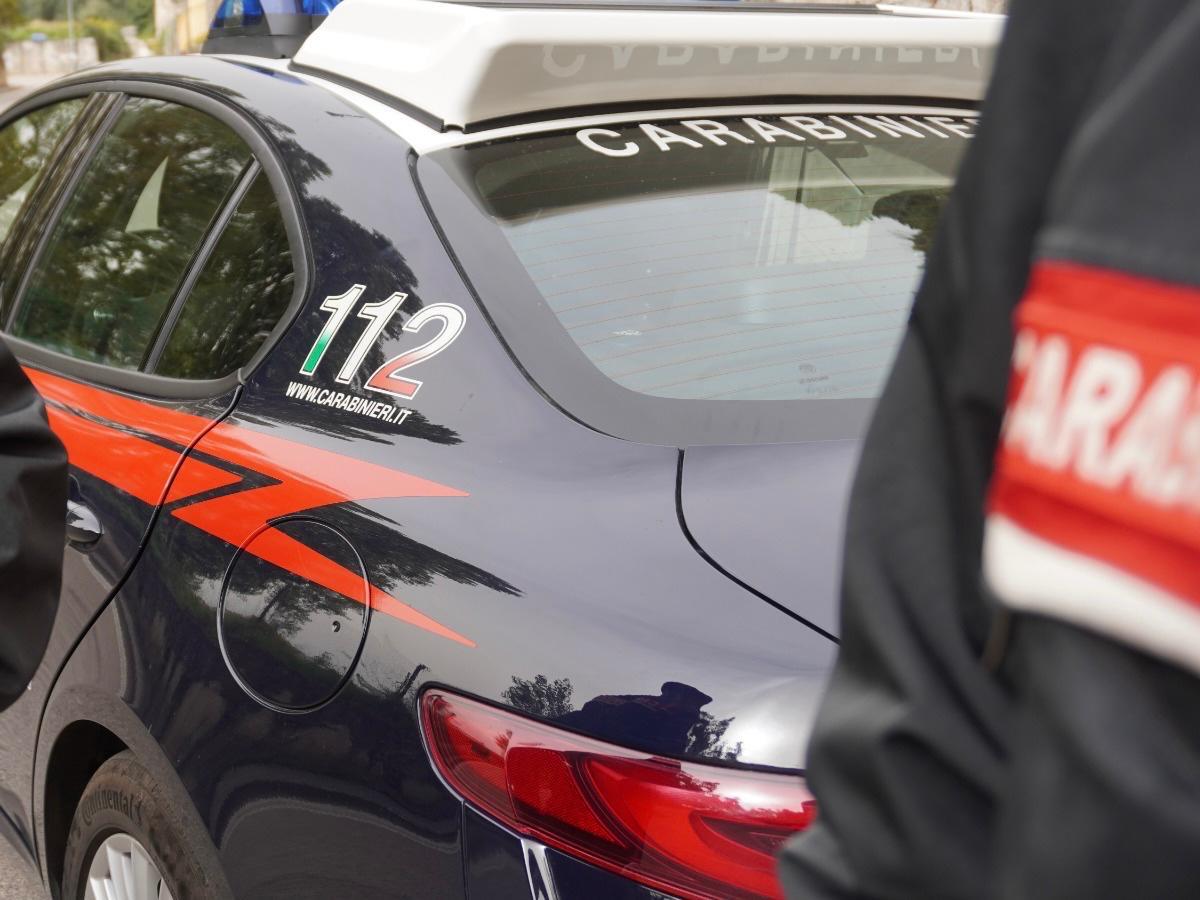 Tenta di togliersi la vita con una pistola: salvato dai Carabinieri
