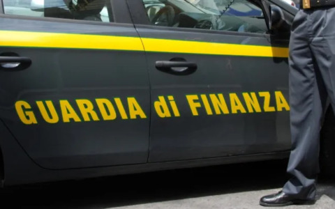 Tenta la truffa del finto finanziere: arrestata una 23enne