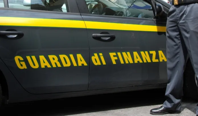 Tenta la truffa del finto finanziere: arrestata una 23enne