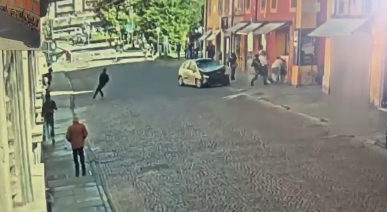 Tentata strage a Modena, lieve miglioramento per i feriti