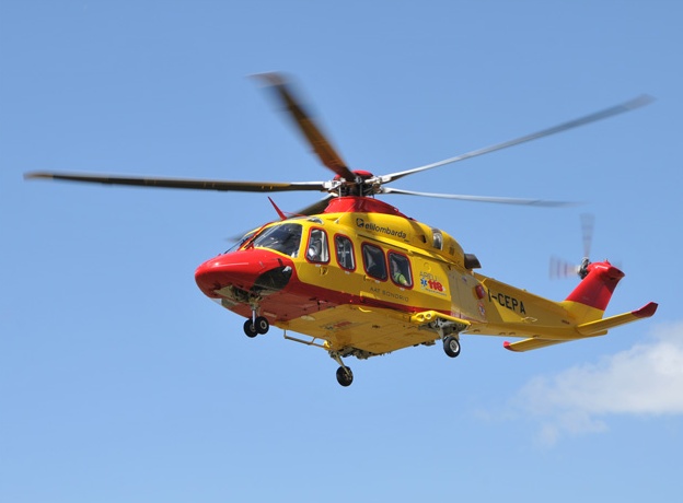 Terribile incidente sulla provinciale, 22enne grave al Cto