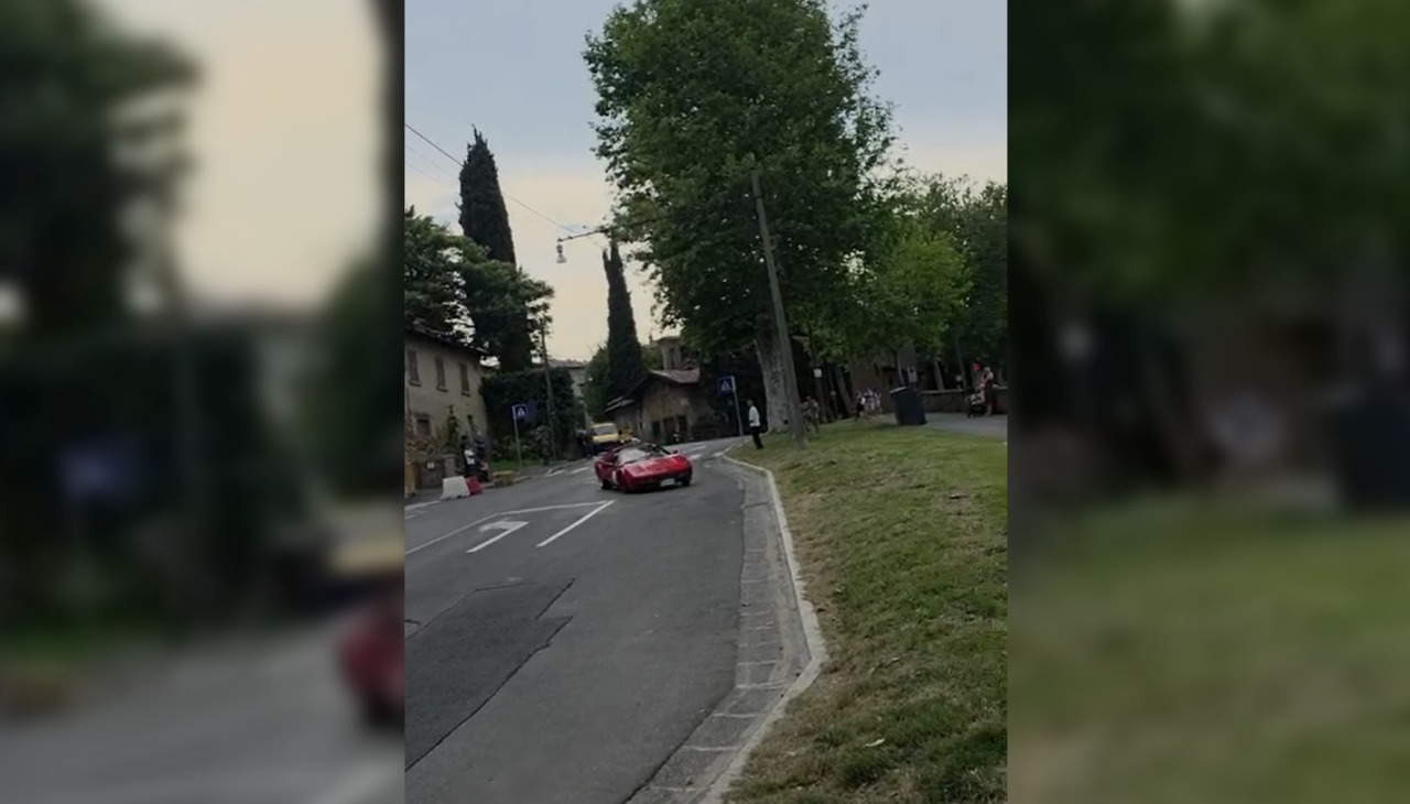 Tragedia sfiorata all’Historic Gran Prix 2026 in Città Alta: il video della Ferrari che si è schiantata alla Fara