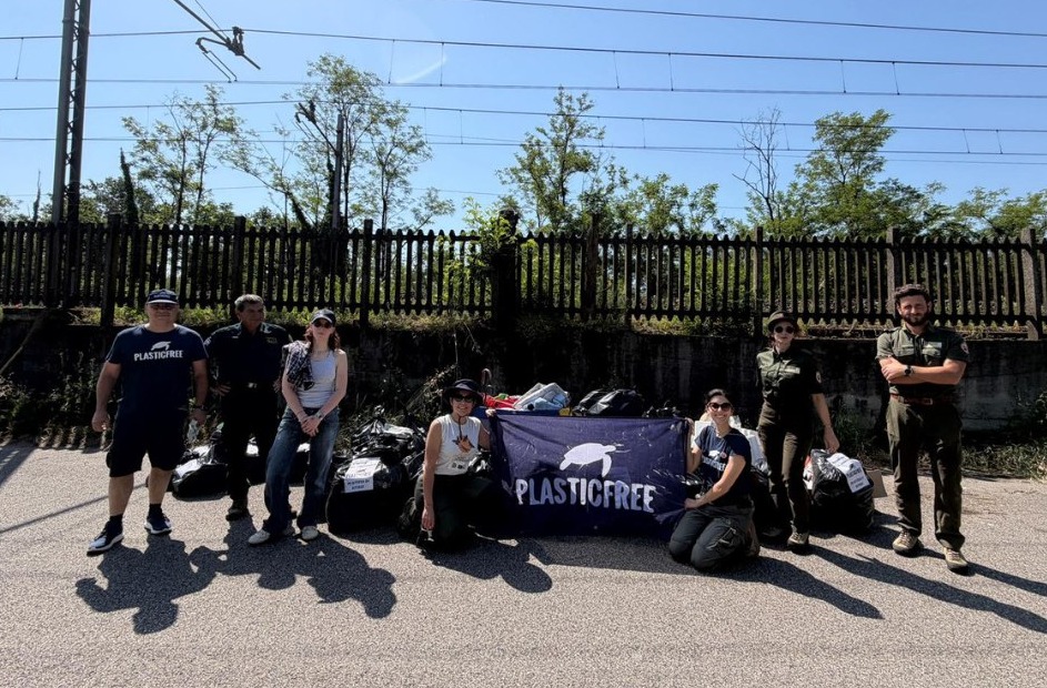 Trecate, raccolti 38 sacchi di rifiuti durante la pulizia del Parco