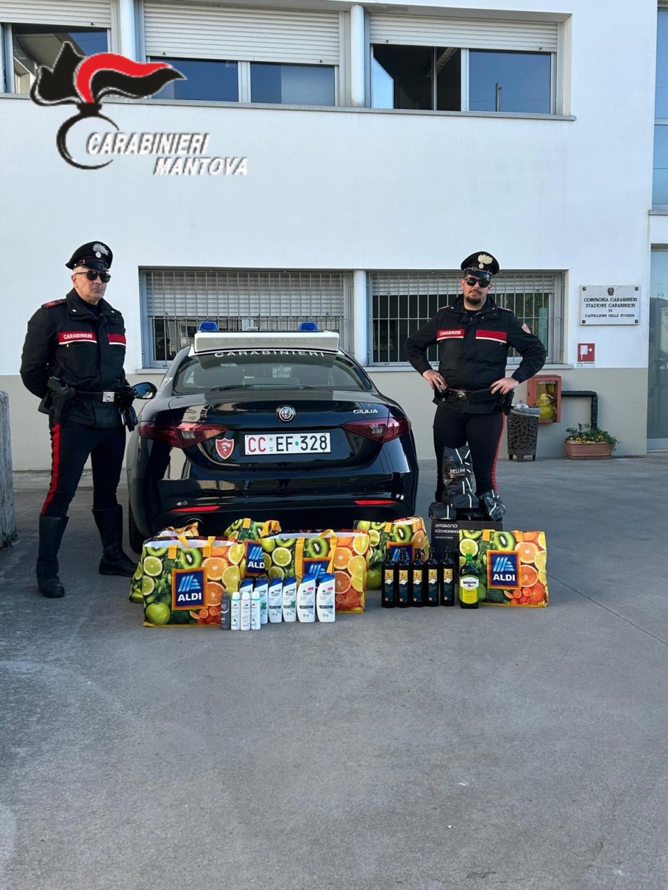 Trovato in auto con merce rubata da due diversi supermercati per 3mila euro: denunciato 28enne