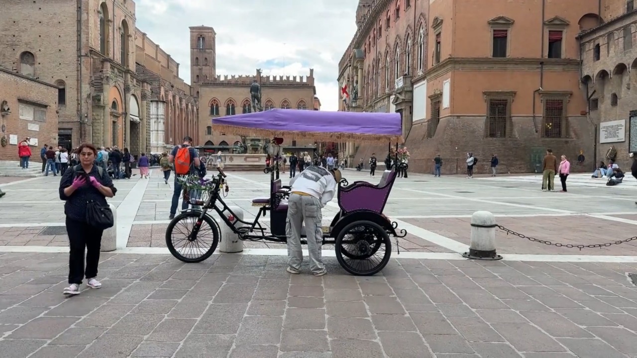 Turismo, la “viola” sbarca a Bologna