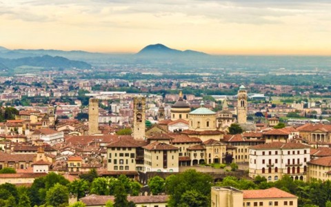Turismo, nuovo record di arrivi e presenze nel 2025 in Bergamasca: superati per la prima volta 1,6 milioni