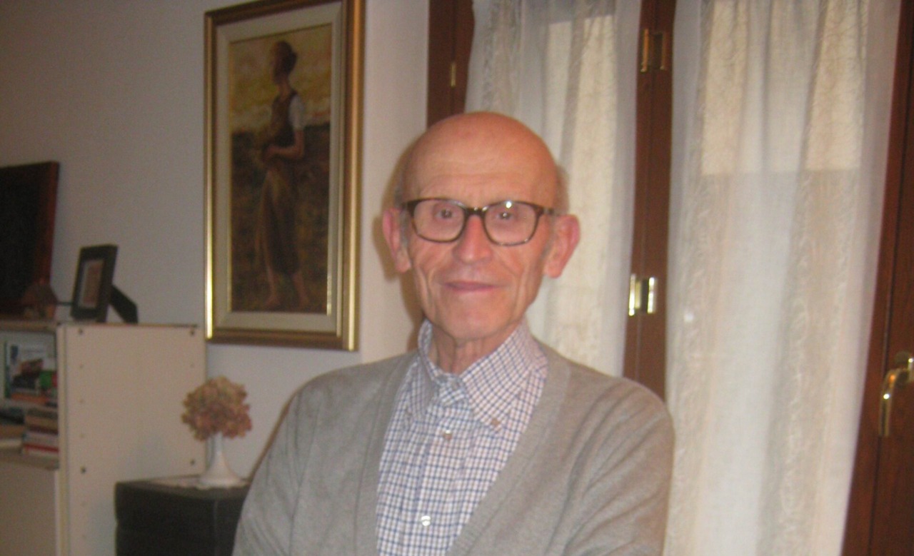 Un anno senza don Giuseppe Noli: al teatro di Abbiate le sue “Vite Altrove”