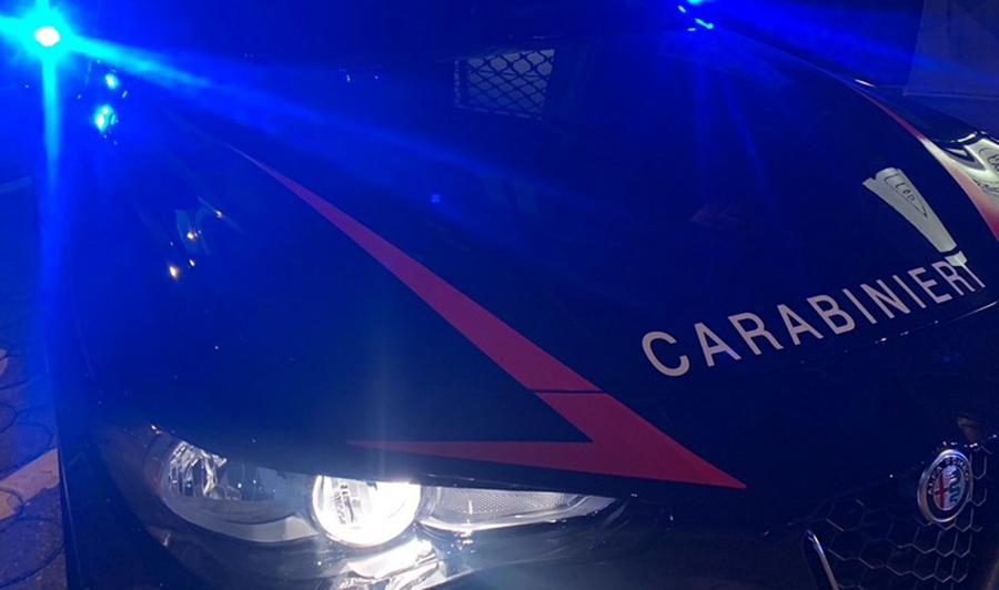 Uomo rapinato in Borgo Palazzo: un maranza gli ha strappato la collana d’oro, poi ha urlato «Scusa bro»