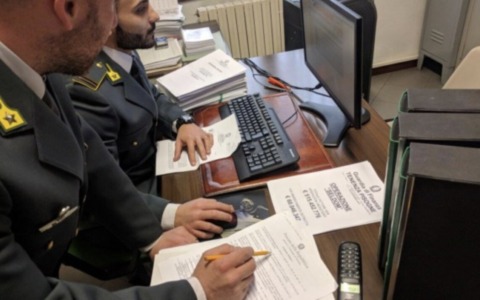 Volevano estromettere l’imprenditore dalla gestione dell’azienda e privarlo del suo patrimonio: la Gdf sequestra oltre 14 milioni di euro