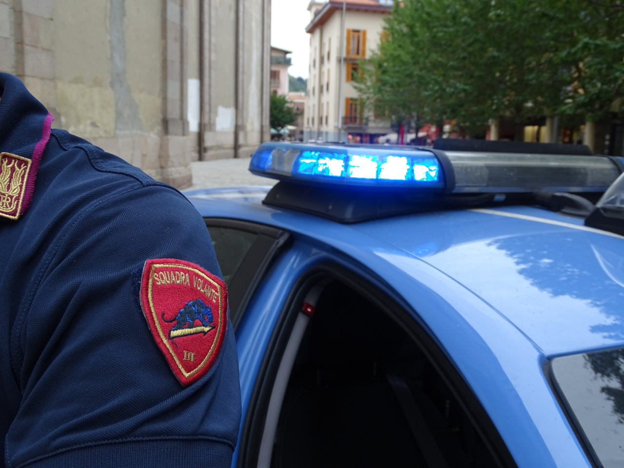 Vuole farla finita buttandosi da un ponte: la Polizia di Verbania la ferma