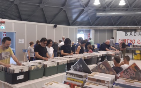 Weekend ricco di eventi per la banda di Oggiono: concerto a Imberido e successo alla fiera del vinile