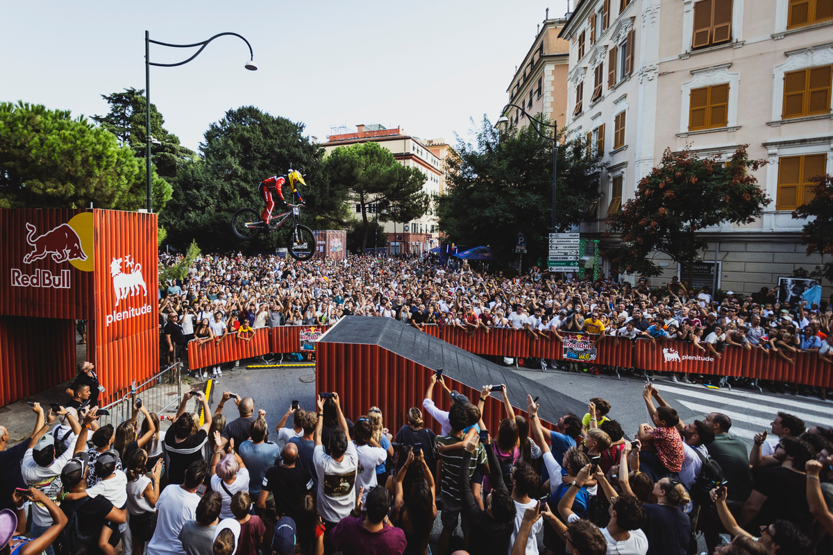 28 e 29 Giugno, torna a Genova il “Red Bull Cerro Abajo”, dal Righi alla Zecca giù in bici a capofitto