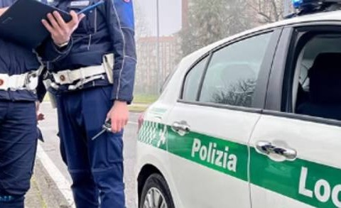 54enne ubriaco punta la pistola contro i vigili: era finta, ma senza tappo rosso