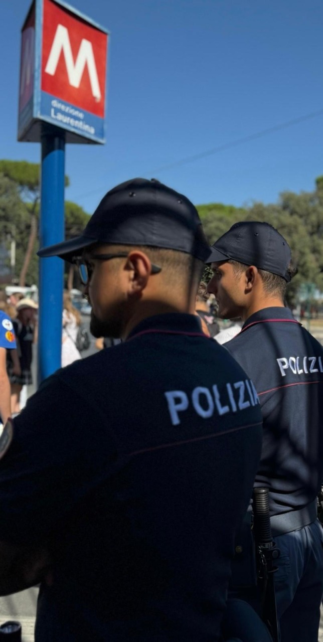 Accoltellato e lasciato in strada, maxi-rissa tra dieci giovani