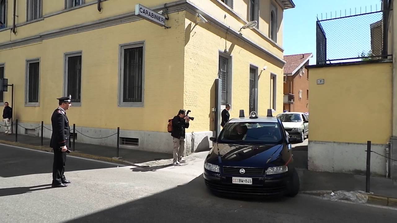 Accoltellò un 22enne durante una rapina: arrestato un sedicenne