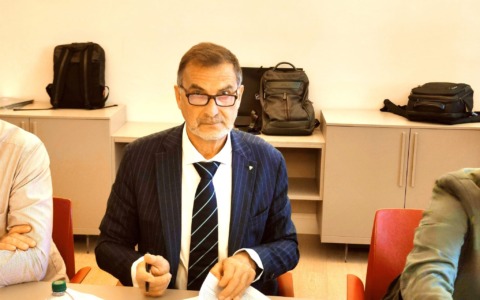 Accordo nazionale Unionmeccanica-Confapi, la firma del lecchese Luigi Sabadini