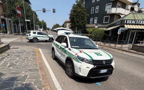 Accusa un malore alla guida e si scontra contro un’albero: grave un 47enne