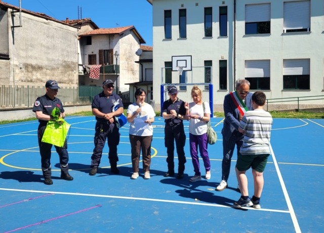 Agli alunni di Primaria e Infanzia consegnata la “patente del pedone”