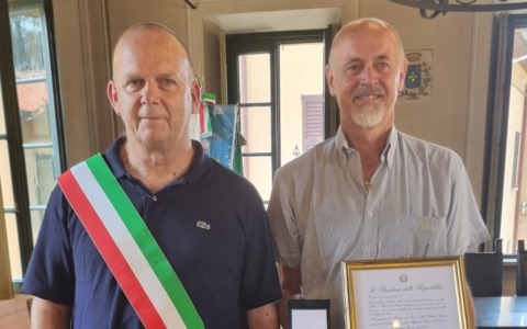 Aicurzio, il sindaco accoglie in Comune il neo Maestro del Lavoro