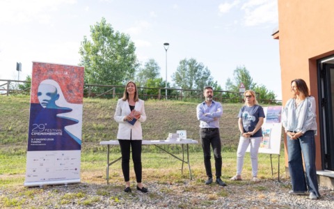 Al Castelletto di San Mauro la mostra “Blue Thread”: arte e ambiente si incontrano sul ghiacciaio Presena