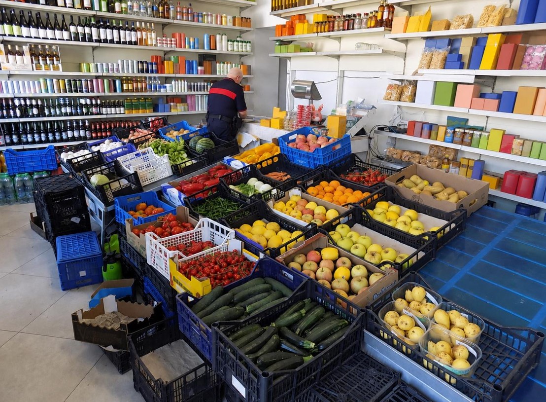Alimenti scaduti da anni, maxi sequestro