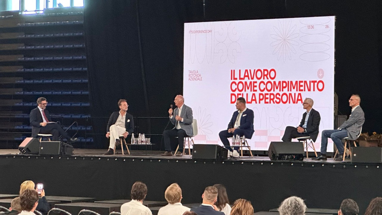 Alla ChorusLife Arena 533 giovani di JobsAcademy hanno ricevuto diplomi e lauree (con protesta del personale)