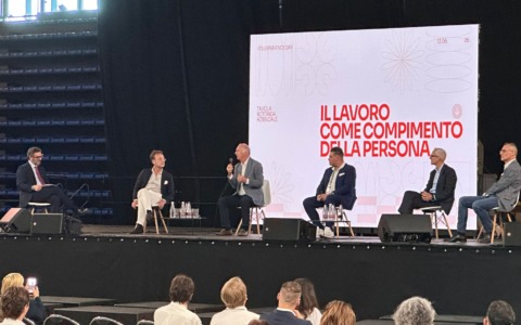 Alla ChorusLife Arena 533 giovani di JobsAcademy hanno ricevuto diplomi e lauree (con protesta del personale)